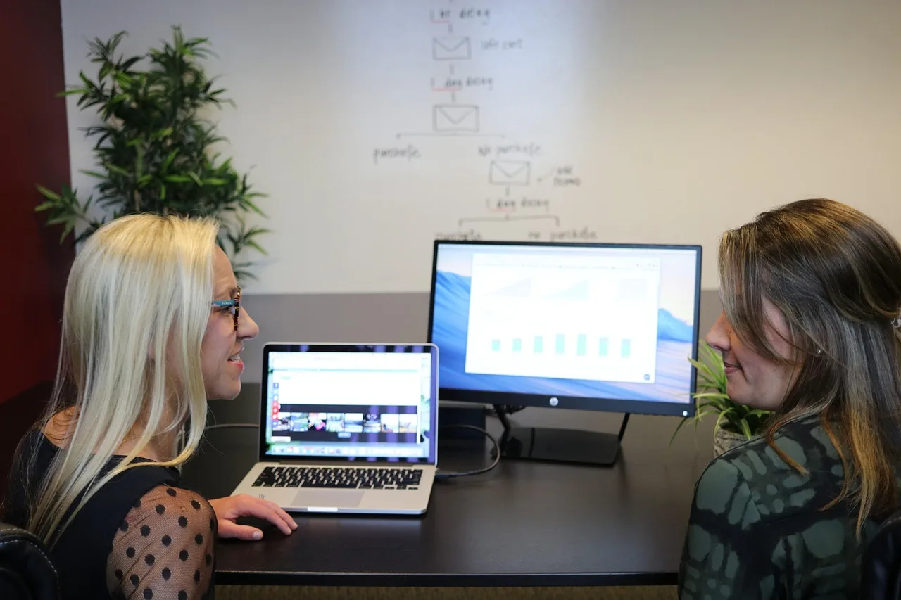 client, business, marketing, website, online, technology, office, tablet, communication, analytics, connection, advertising, laptop, web, digital, design, blue, customer, network, hubspot, marketing agency, teaching, academy, social, presentation, client, client, client, client, client, website, marketing agency, teaching, academy, academy. Franchise advertising mistakes, and the fixes that hold