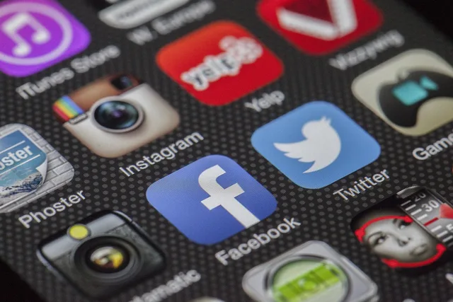 phone, display, apps, applications, screen, phone applications, mobile phone, smartphone, cellphone, phone screen, phone display, twitter, facebook, instagram, multimedia, social media, social network, social networking, mobile, facebook, social media, social media, social media, social media, social media. Account coverage and exit cost separate franchise social media tools worth buying