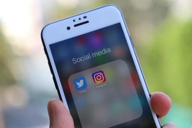 iphone, smartphone, social media, phone, mobile phone, icon, display, app, social networks, internet, social, facebook, instagram, twitter, instagram, instagram, instagram, twitter, twitter, twitter, twitter, twitter. Franchise social media trends: five recruiting hypotheses