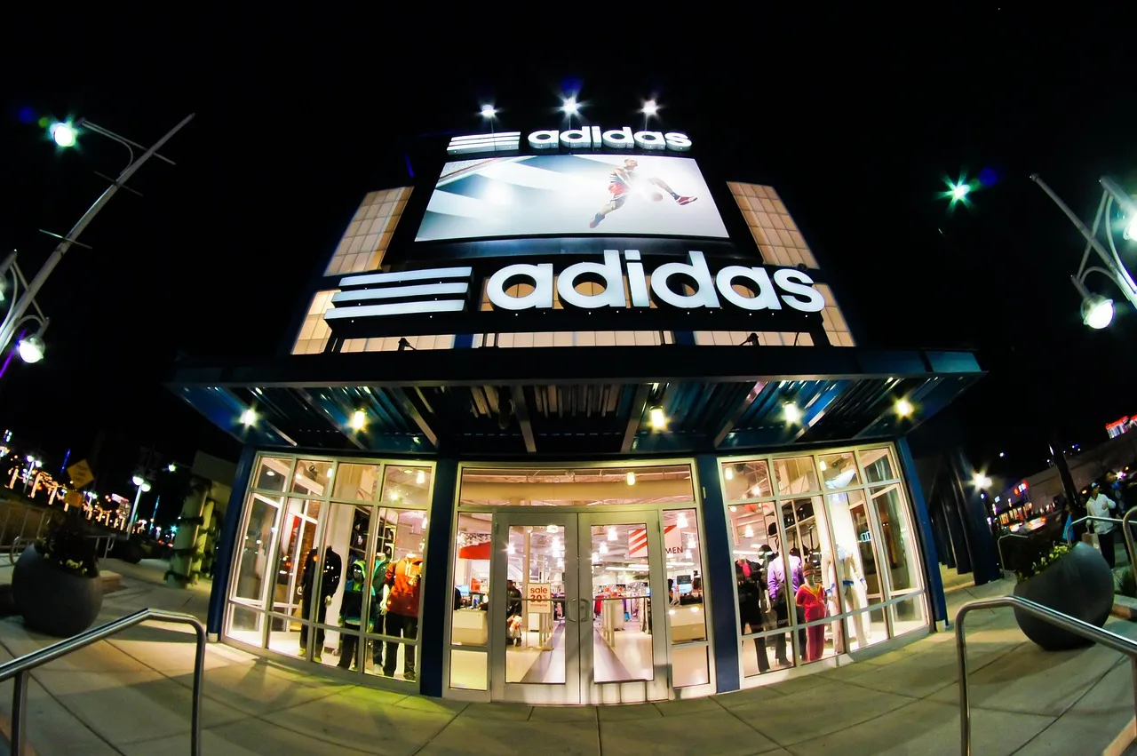 adidas, atlantic city, shopping, fisheye, store, shop, adidas, adidas, adidas, adidas, adidas. Multi location marketing examples from two named brands