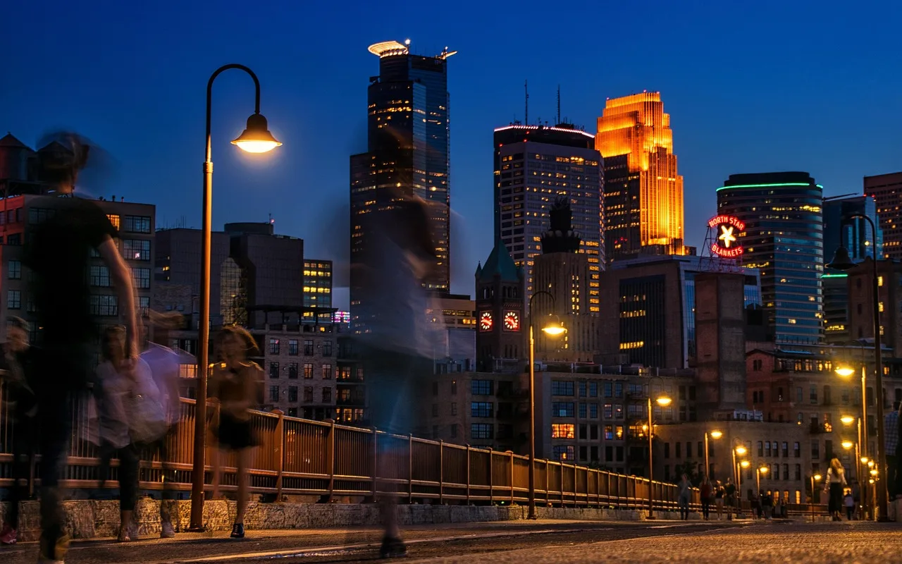 minneapolis, skyline, night, people, bridge, stone arch, downtown, cityscape, minnesota, city, architecture, skyscraper, urban, night sky, sky, mississippi, building, nature, river, dusk, blue, midwest, blue sky, structure, lights. How SBA franchise loan data guides territory recruiting in the Midwest